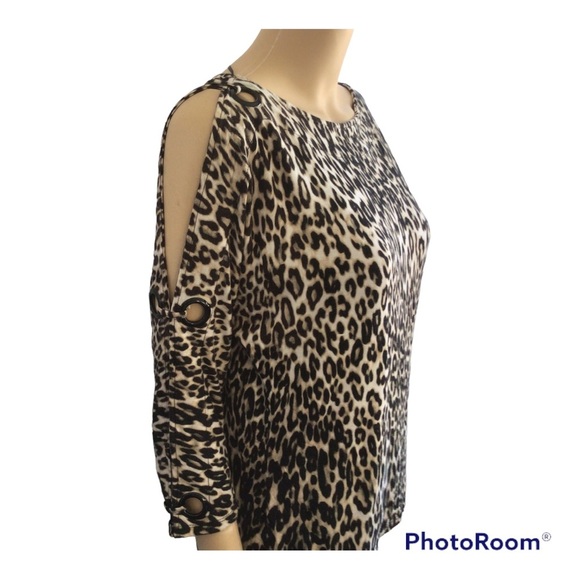 Cable & Gauge Chetah Print Top - Picture 3 of 4